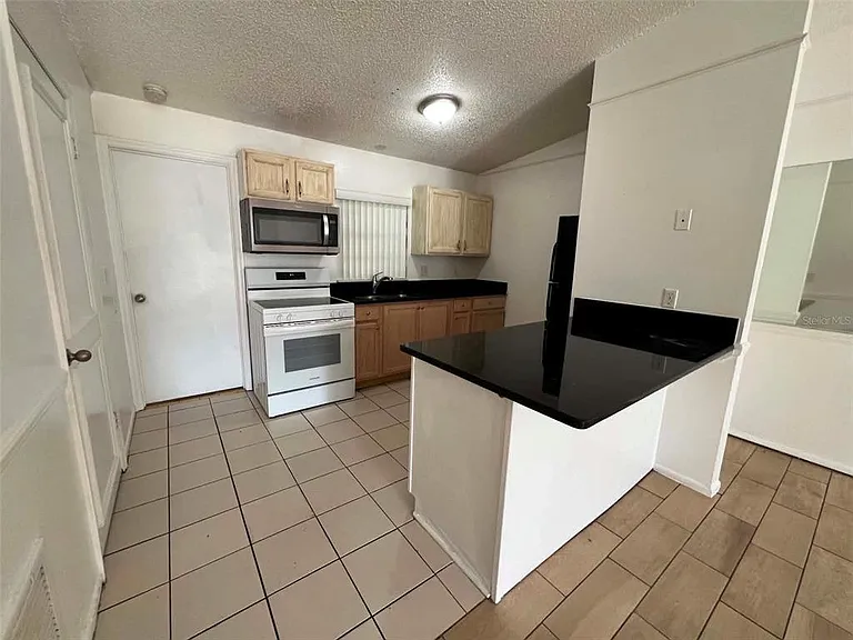 1109 Woodman Way — Photo 3