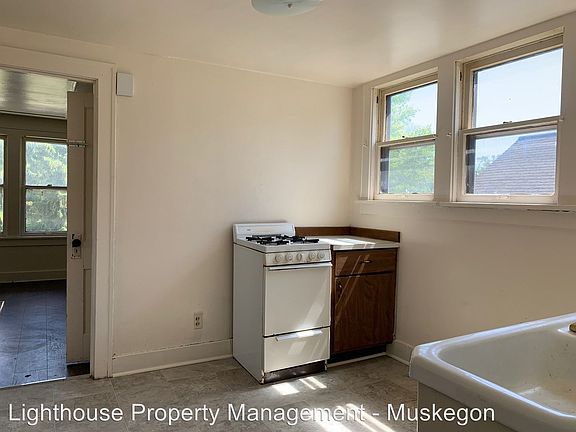 4th image of 280 Mason Ave APT 2