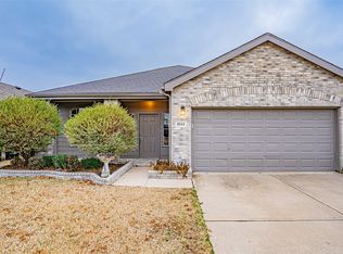 1041 Harriman Dr, Saginaw, TX 76131