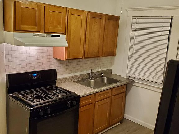 4th image of 33 Horton Pl #1