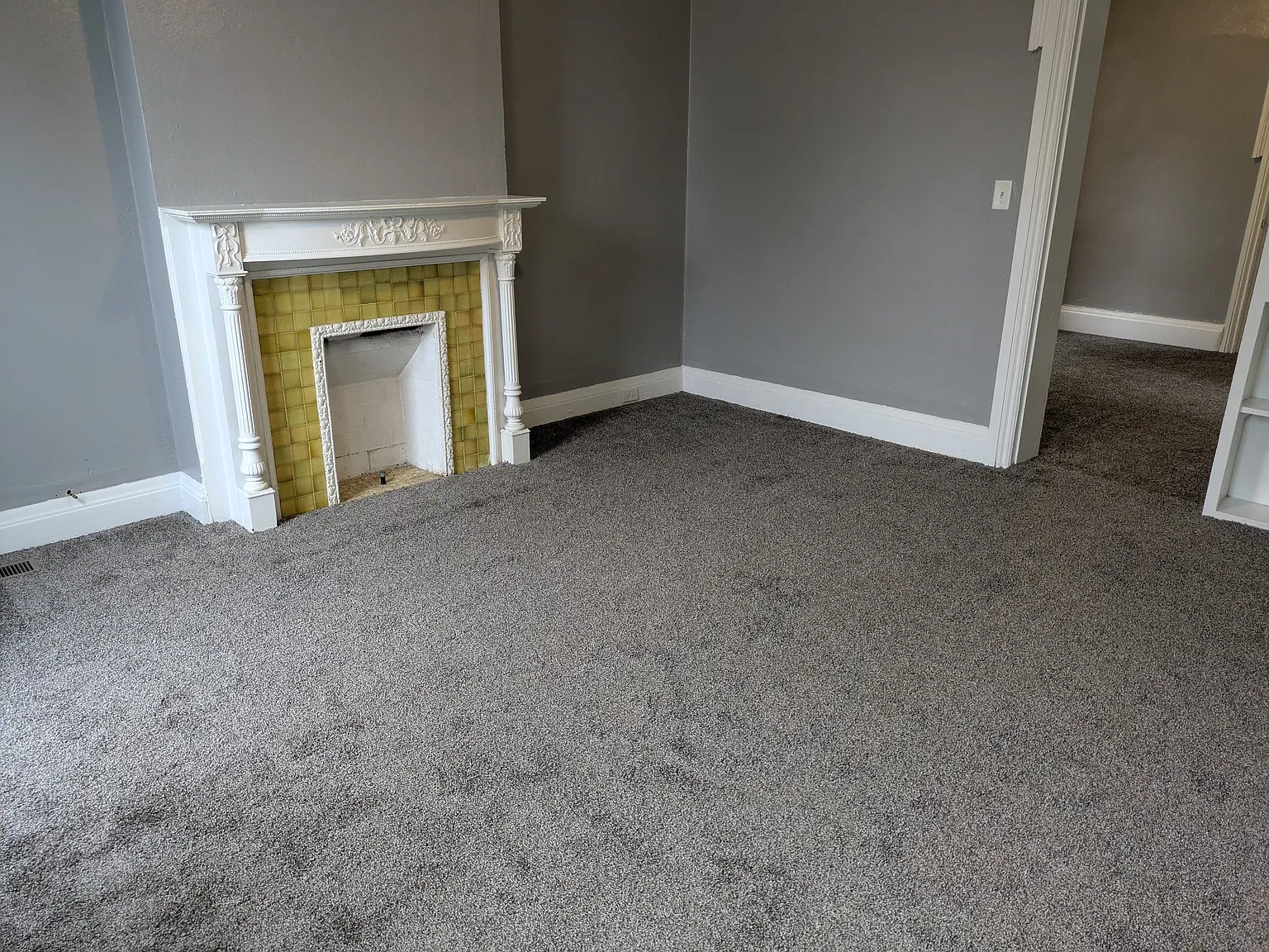 3 bed, 2352 sqft, $1,200 — Photo 2