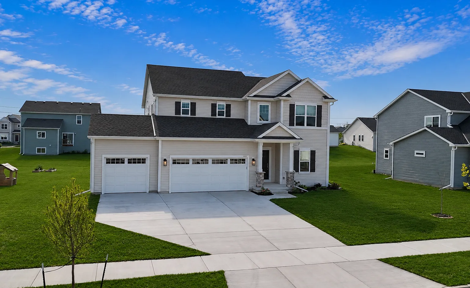 4 bed, 2.5 bath, 2355 sqft, $3,750 — Photo 1