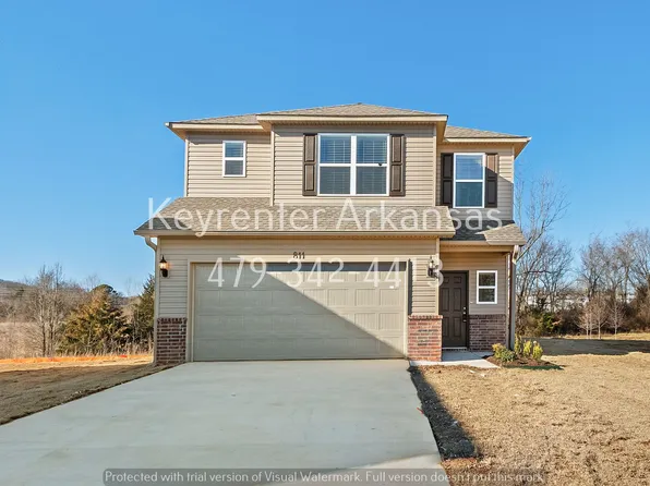 811 E Sparrow Cir, Fayetteville, AR 72701