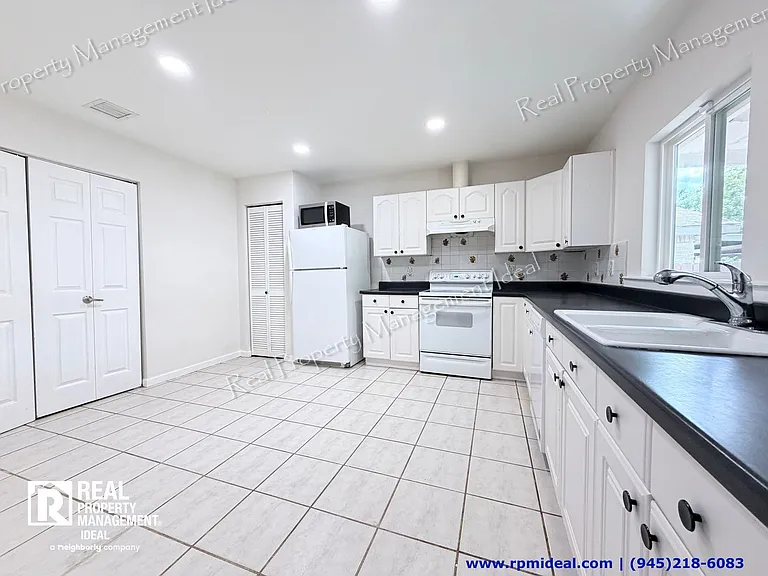 407 Ivy Way — Photo 8