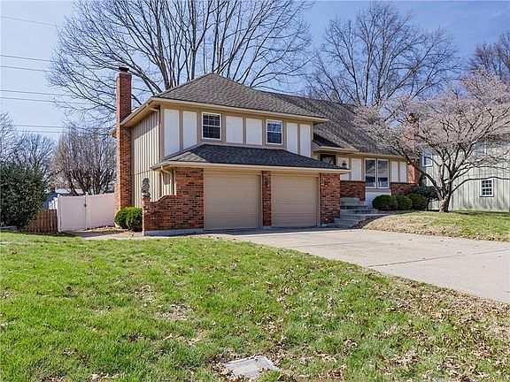 3rd image of 714 SW Murray Rd