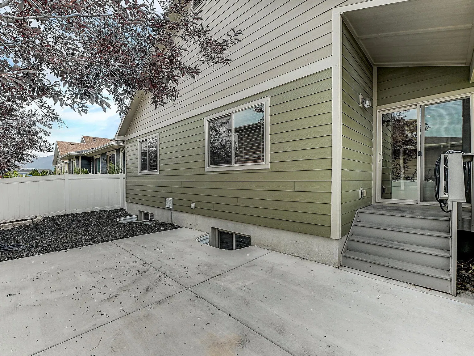 926 W Delorean Ln — Photo 2