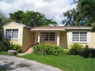 555 NE 111th St, Miami, FL 33161