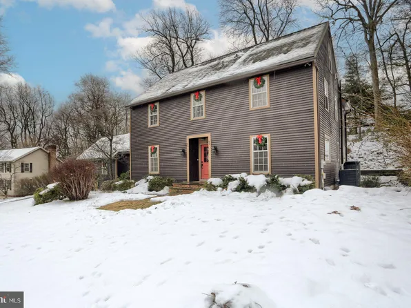 1556 Woodhaven Dr, Hummelstown, PA 17036