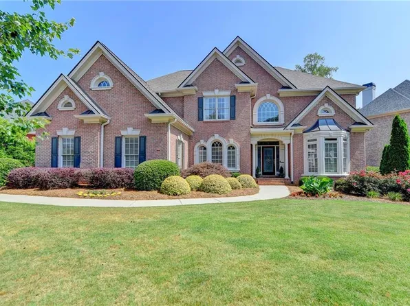 2364 Glenmore Ln, Snellville, GA 30078