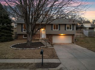 15329 Davenport Cir, Omaha, NE 68154