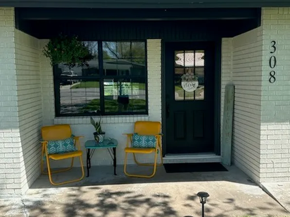 308 Woodlawn Dr, Comanche, TX 76442