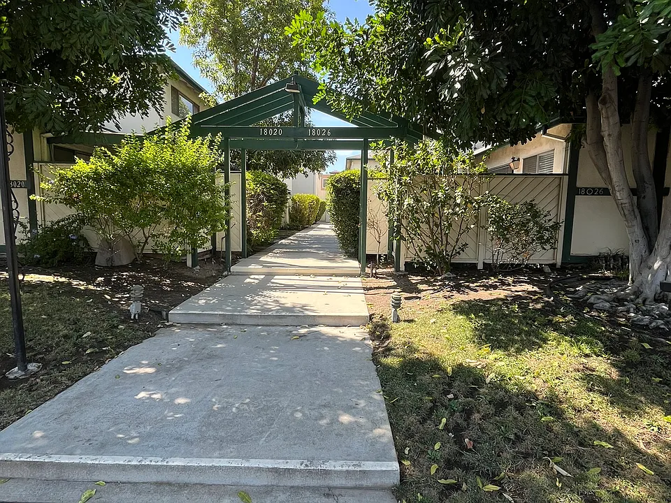 18020 Burbank Blvd #6