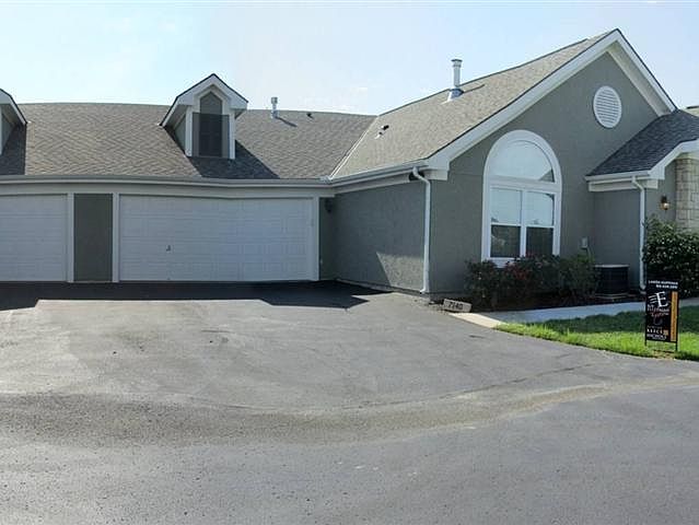 2nd image of 7140 Meadow View St
