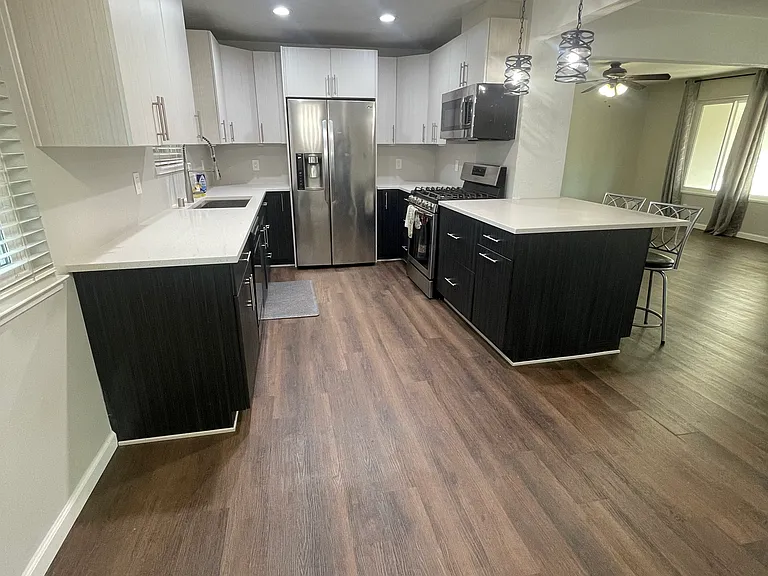 1140 Lake Home Dr — Photo 2