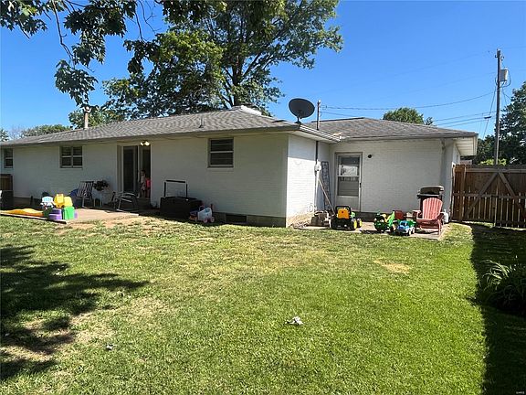 2nd image of 620 Sue Dr