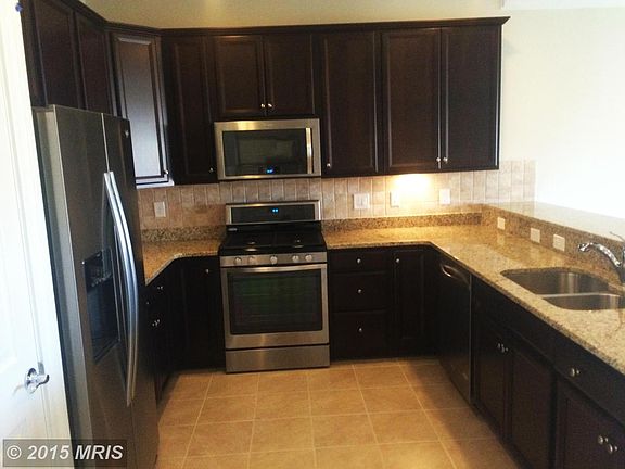 2nd image of 156 Hyannis Pl