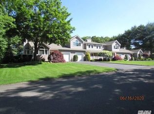 31 Kettle Hole Rd, Manorville, NY 11949