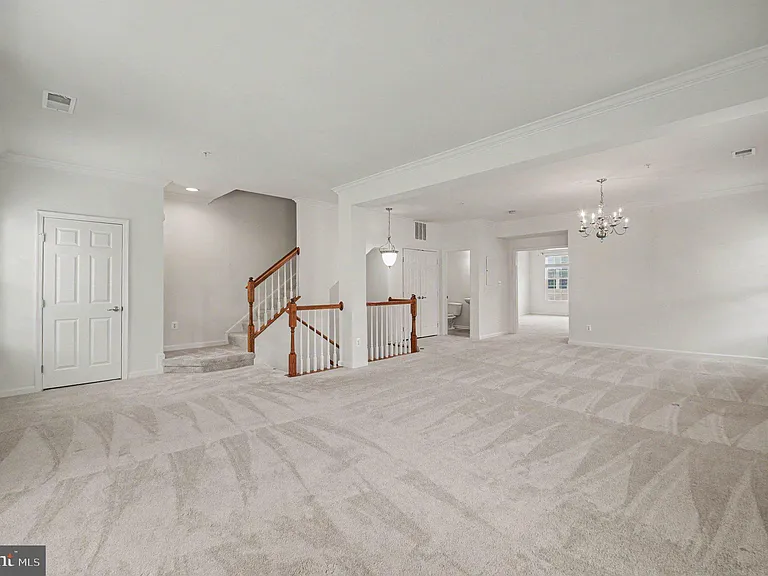 15131 Leicestershire St — Photo 5