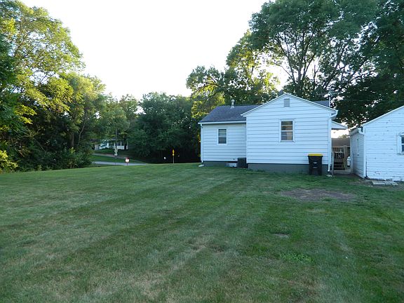 4th image of 219 S 14th St
