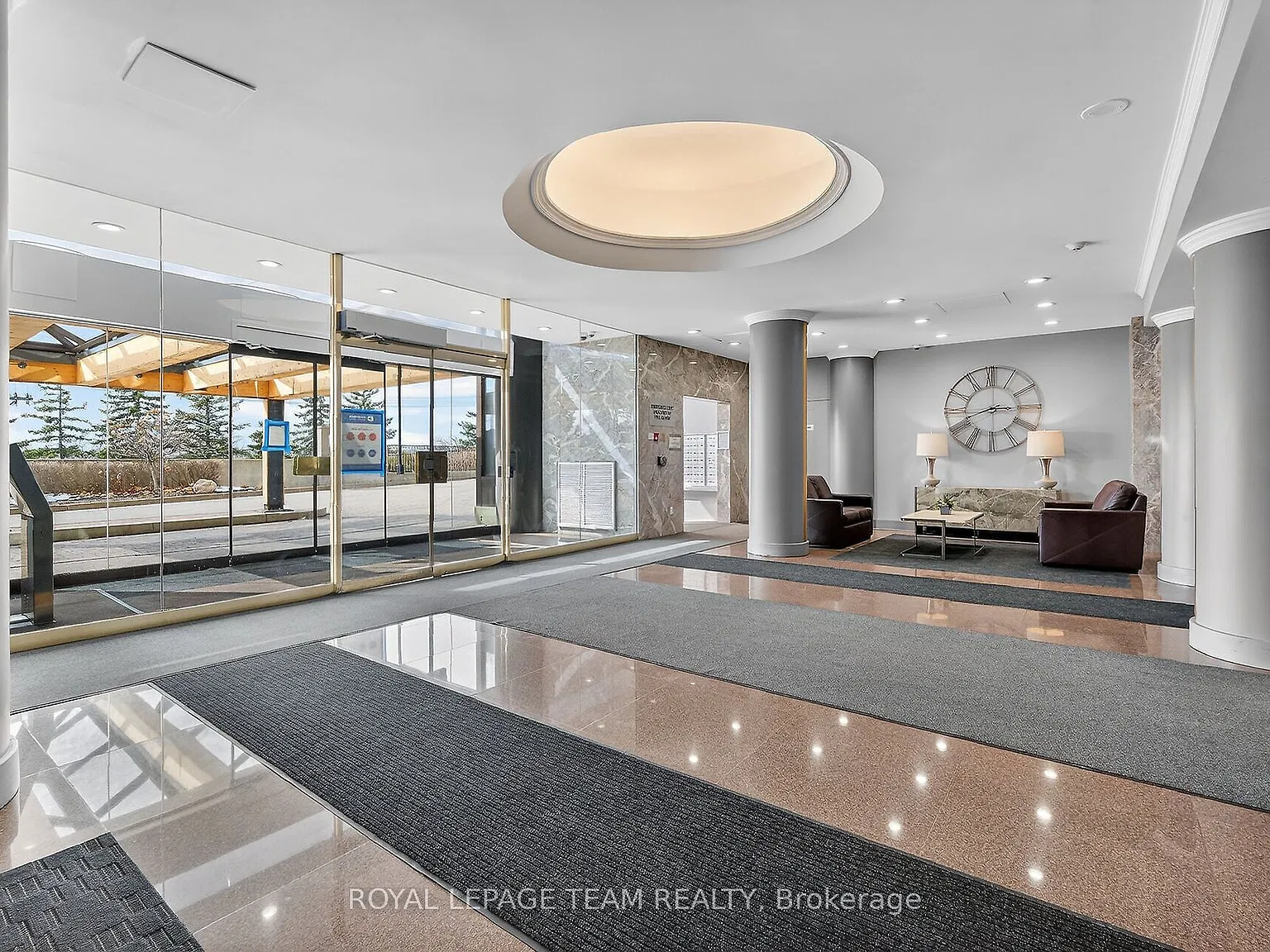 545 Saint Laurent Blvd — Photo 2
