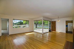 3rd image of 609 W Mountain Dr