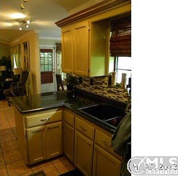 Kitchen - Granite Counter Tops