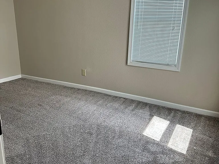 417 N Walnut St — Photo 17