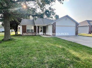 718 Coventry Ln, Raymore, MO 64083