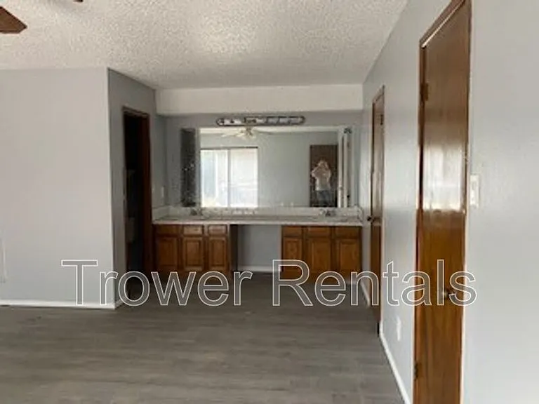 1306 S Washington Ave — Photo 10
