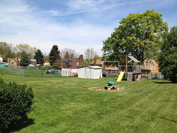 Large flat backyard, shed and custom playset. 
