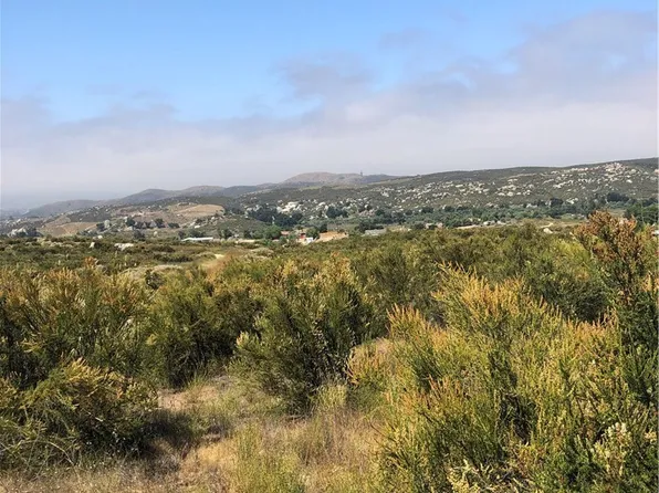 26 Rocky Knoll Rd, Hemet, CA 92544