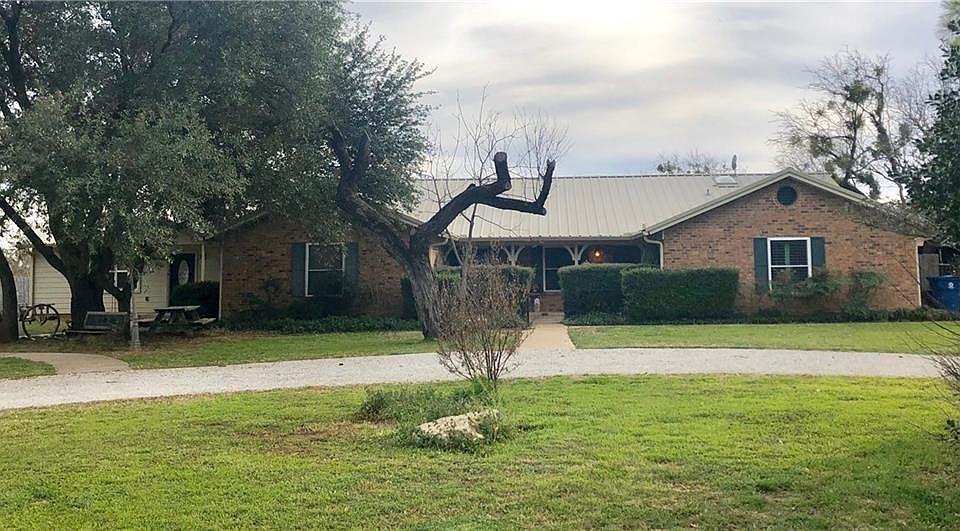 1st image of 8 London Ln