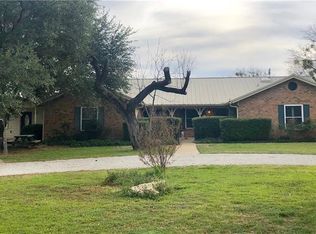 8 London Ln, Breckenridge, TX 76424