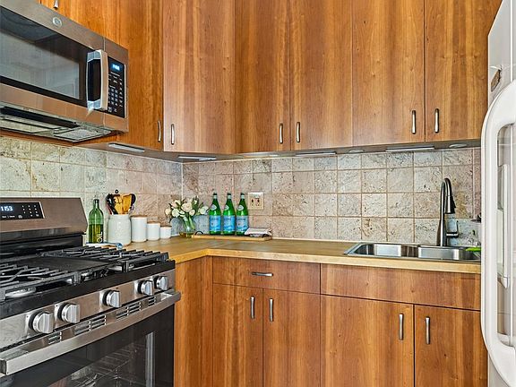 5th image of 61-20 71 Avenue