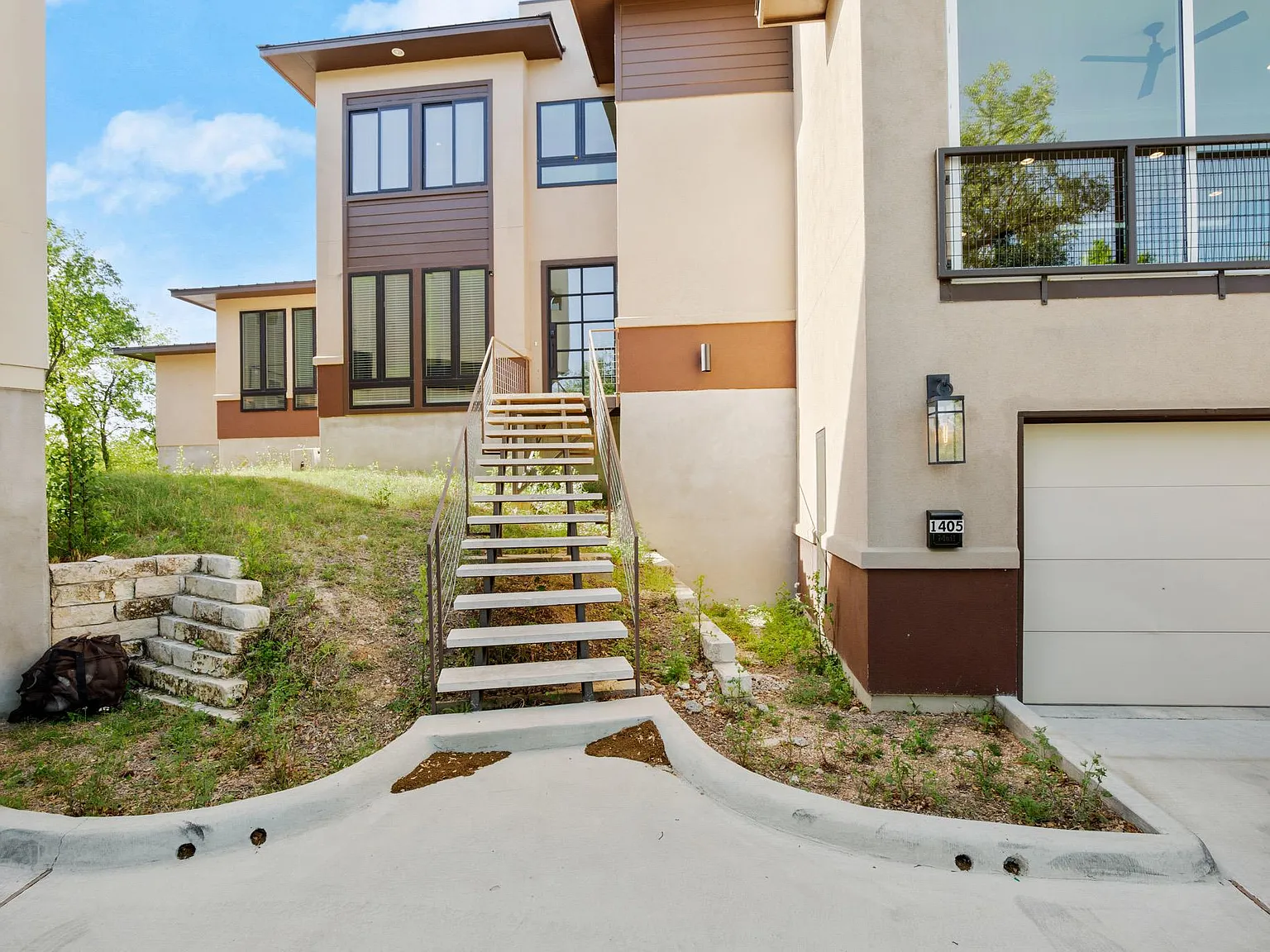 4 bed, 3.5 bath, 2813 sqft, $7,200 — Photo 2