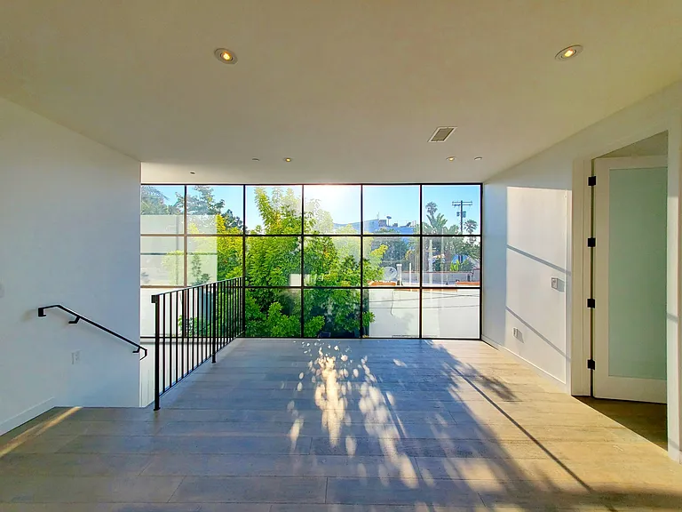 1317 Cabrillo Ave — Photo 12