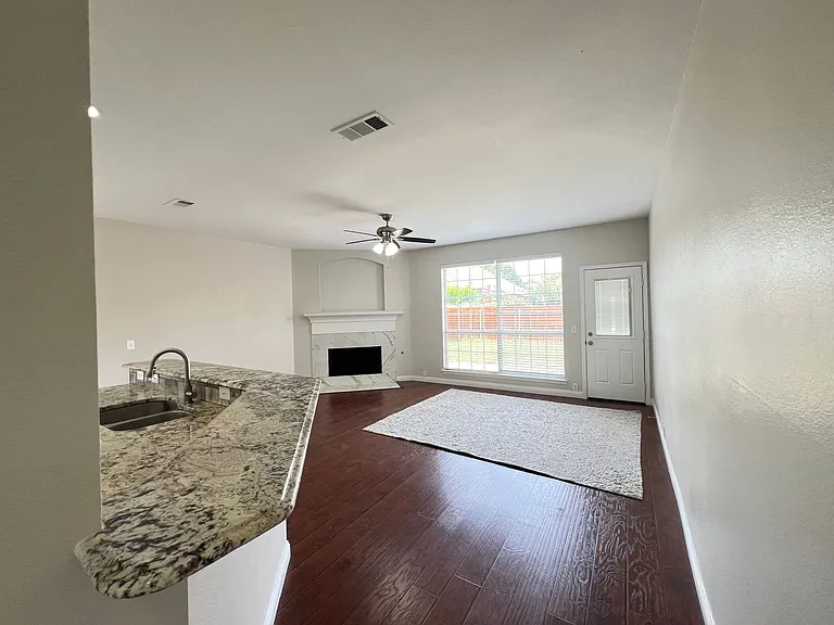 2505 Hunters Run Dr — Photo 8
