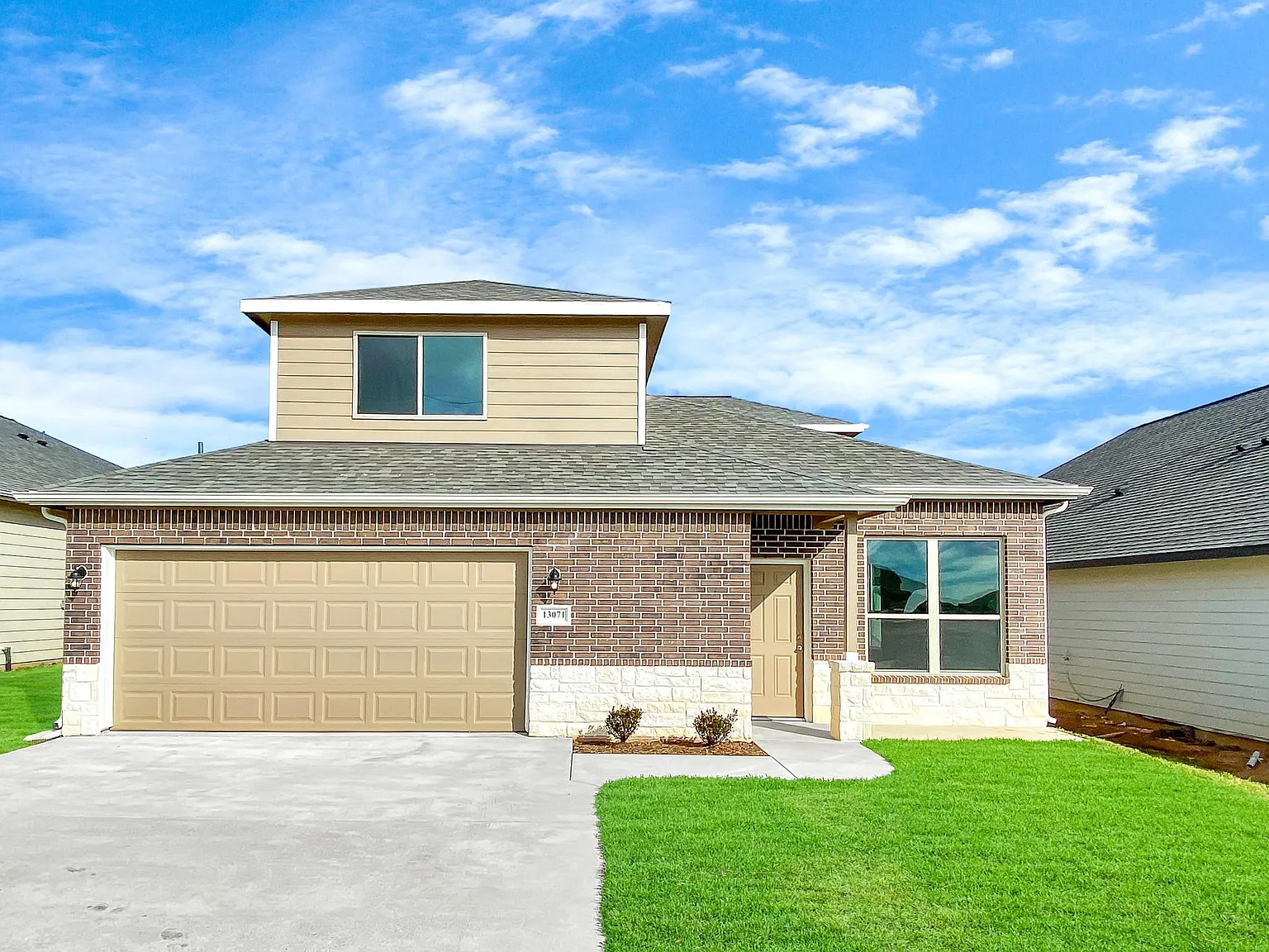 4 bed, 2.5 bath, 1994 sqft, $2,150 — Photo 1