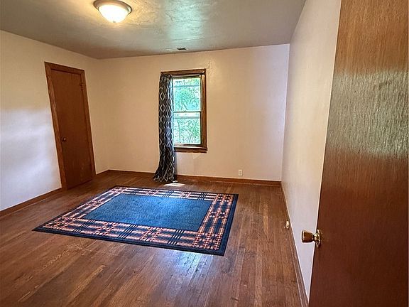 3rd image of 602 10th St