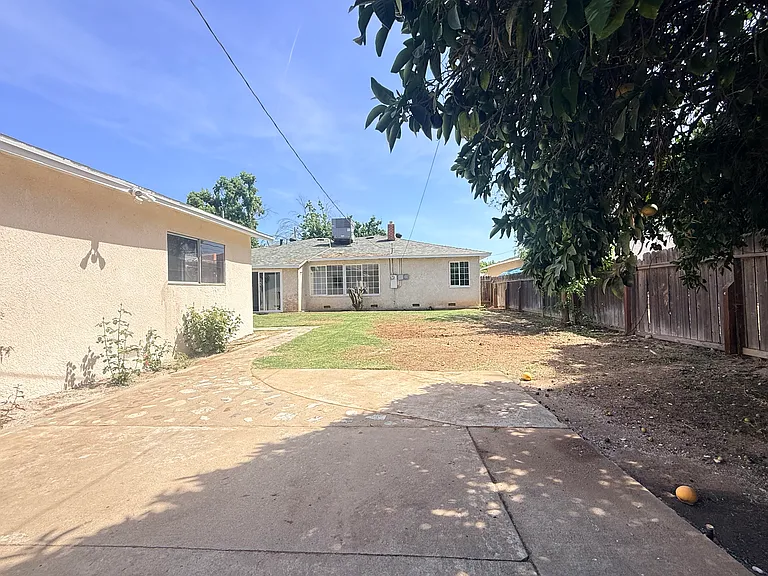 223 E Robinson Ave — Photo 30