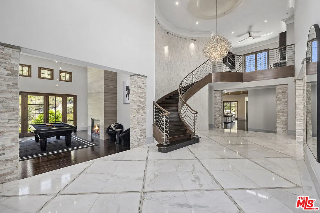 5 bed, 8.0 bath, 7095 sqft, $35,000 — Photo 3