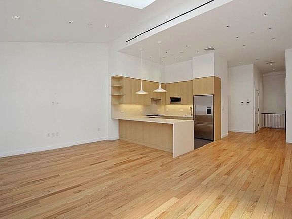 4th image of 142 Wooster St APT 1B