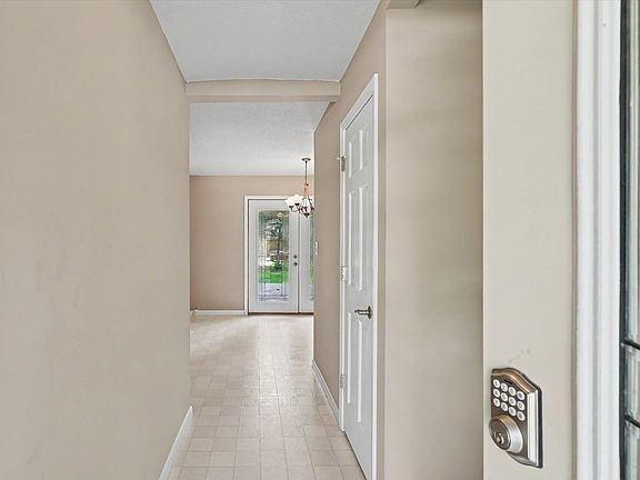 3rd image of 103 Dakota Dr
