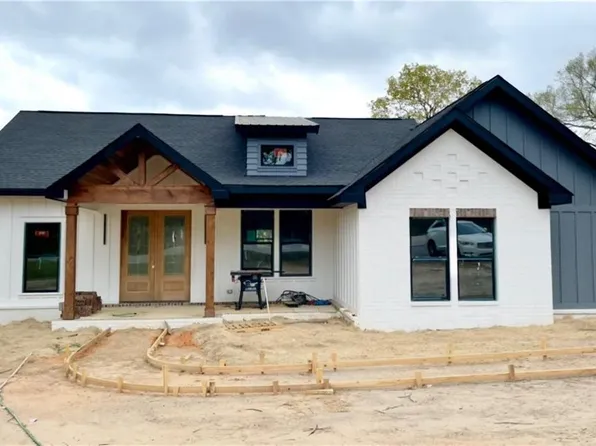 1435 Salco Rd E, Axis, AL 36505