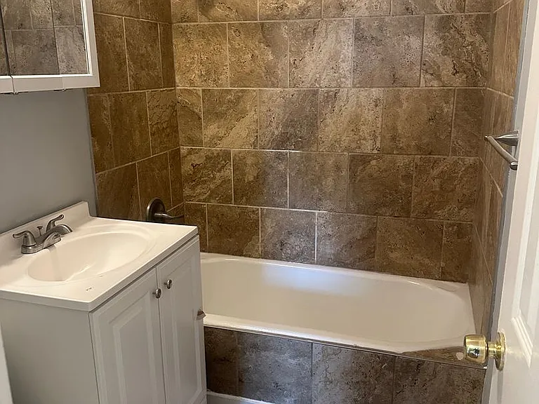Spacious 2 Bedroom Apartment For Rent Now In Tonawanda — Photo 11