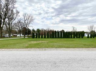 401 17th St #5, Winamac, IN 46996