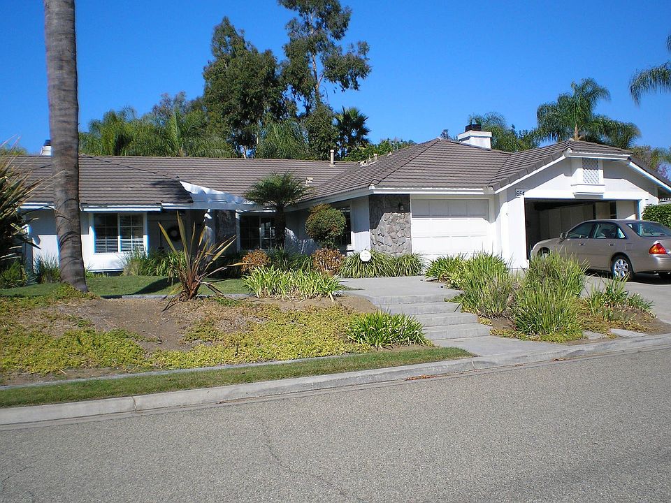 1st image of 654 Calle Ladera