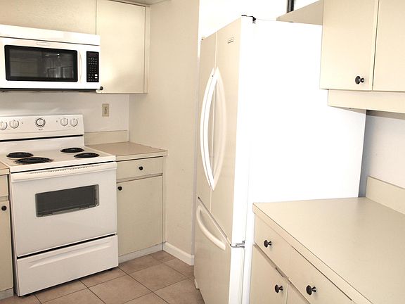 3rd image of 3817 Victoria Dr