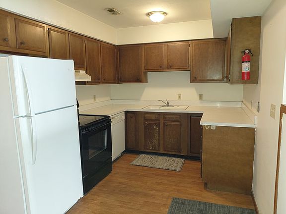 3rd image of 330 N Washington St APT 5