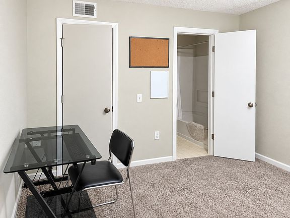 3rd image of 3921 SW 34th St